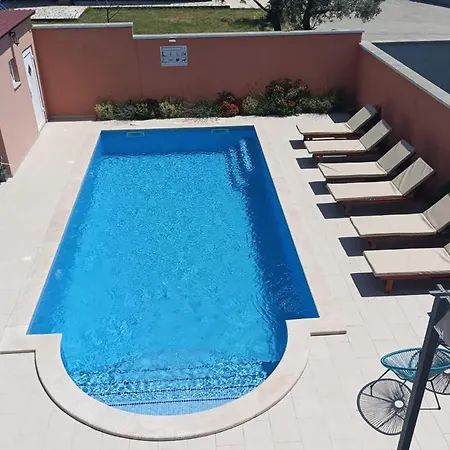 Stunning In With Wifi Apartment Pula