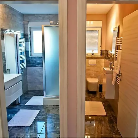 Stunning In With Wifi Apartment Pula
