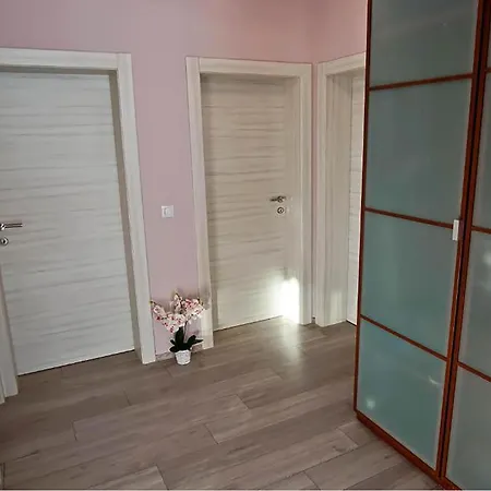 Stunning In With Wifi Apartment Pula