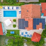 Lejlighed Beautiful Apartment In Pula With Swimming Pool Pula