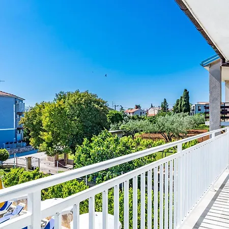 Beautiful In With Swimming Pool Apartamento Pula