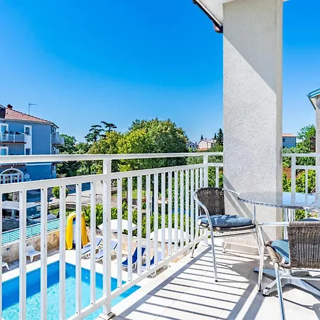Beautiful In With Swimming Pool Pula